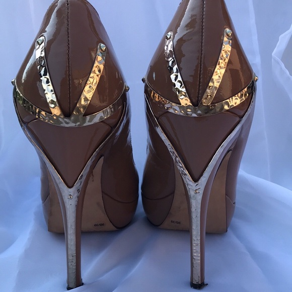 Vince Camuto Platform Heel in nude patent leather - Picture 4 of 6